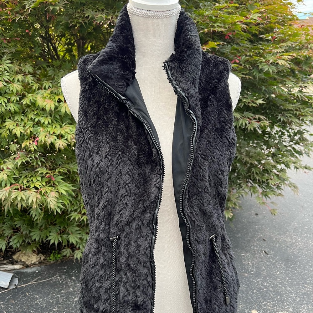 Reversible black vest